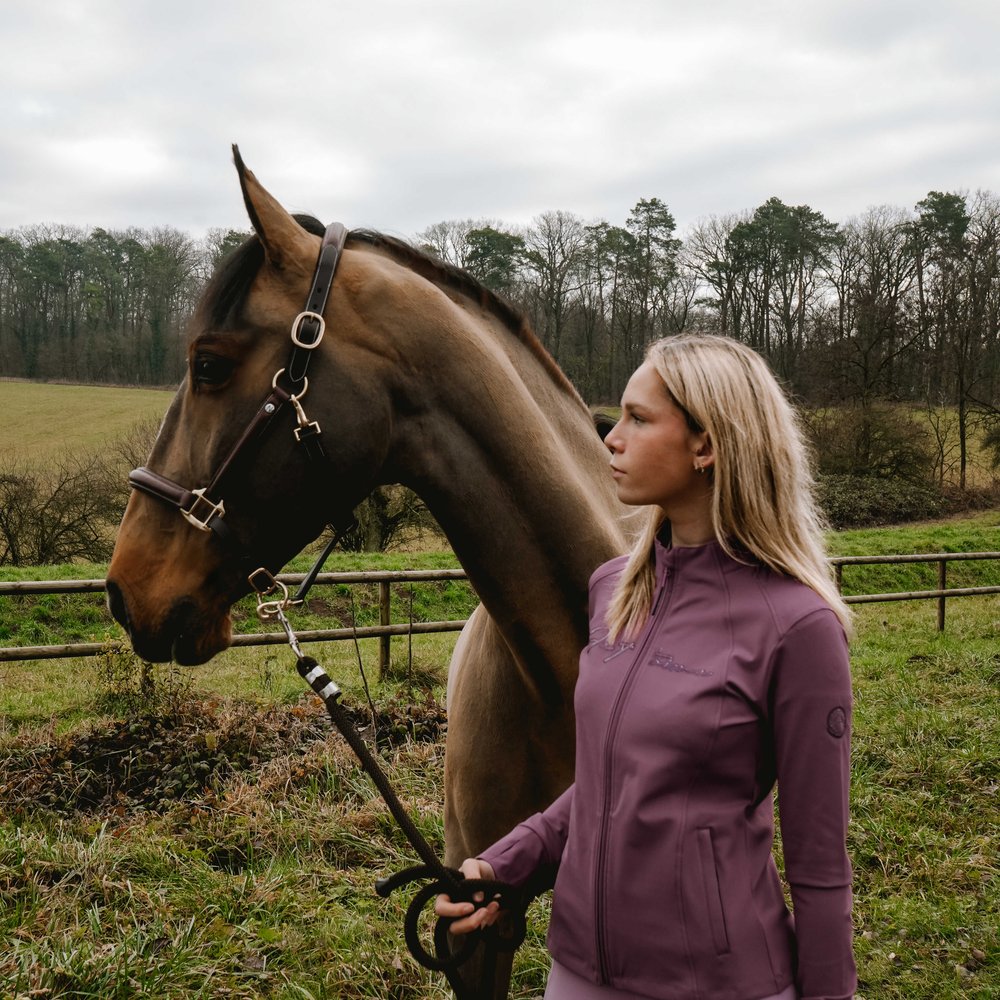 Veste softshell Equithème - Ilona Lilas porté