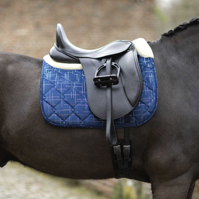 Tapis de selle pour poneys et chevaux HKM Port Royal modèle CSO ou dressage
