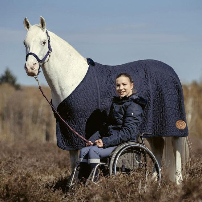 Chemise séchante doublée polaire pour poneys et chevaux HKM Natura marine portée