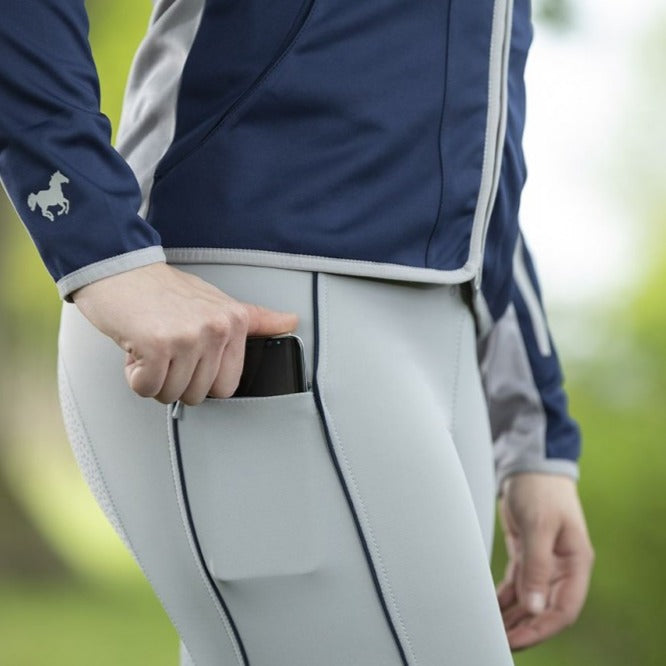 Legging d'équitation full grip pour les cavalières HKM Equilibrio gris porté détail poche zippée latérale