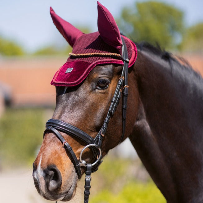 Bonnet anti-mouches pour poneys et chevaux HKM Mellow Velvet rouge cerise