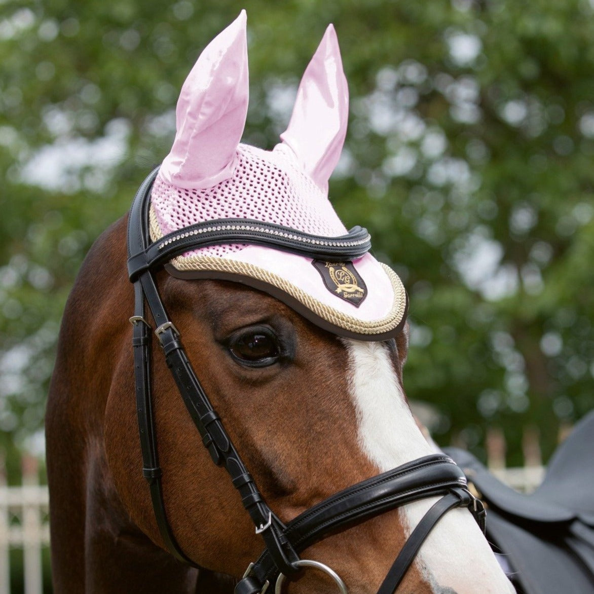 Bonnet anti-mouches en taille poney, cob ou cheval HKM Golden Gate rose porté