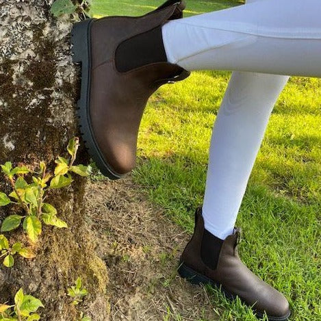 Boots d'équitation Flags&Cup Badia marron portées