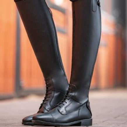 Bottes d'équitation en cuir lisse pour cavalières HKM Latinium Style portées