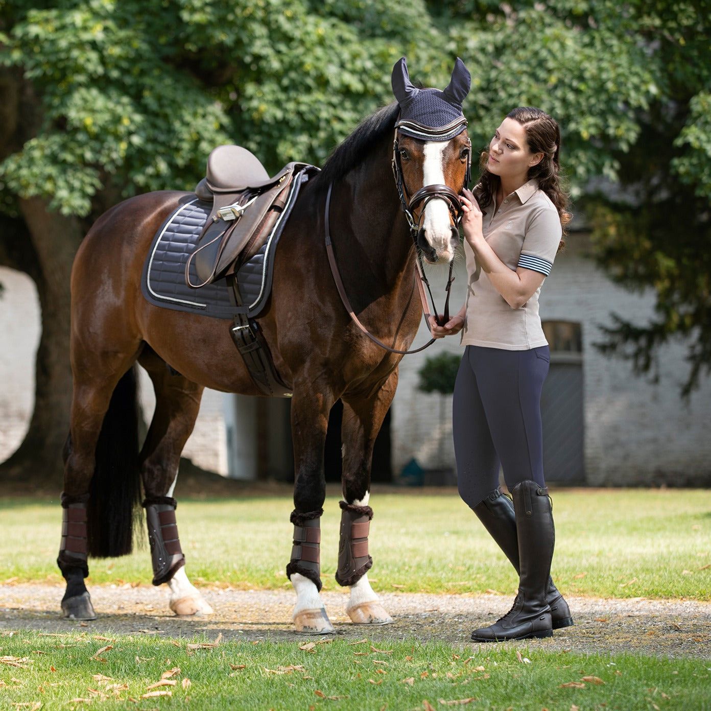 Pantalon d'équitation pour femme HKM Basic marine porté