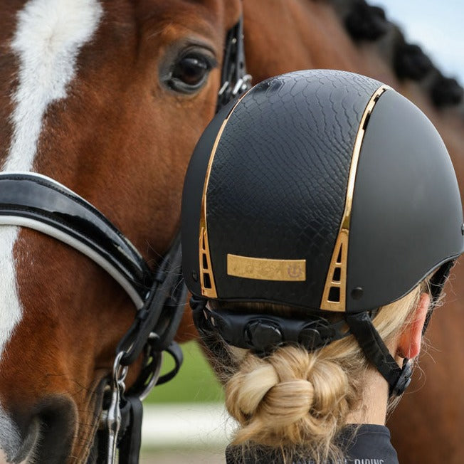 Casque d'équitation pour cavalière du 51 au 61 Imperial Riding Olania Snake noir