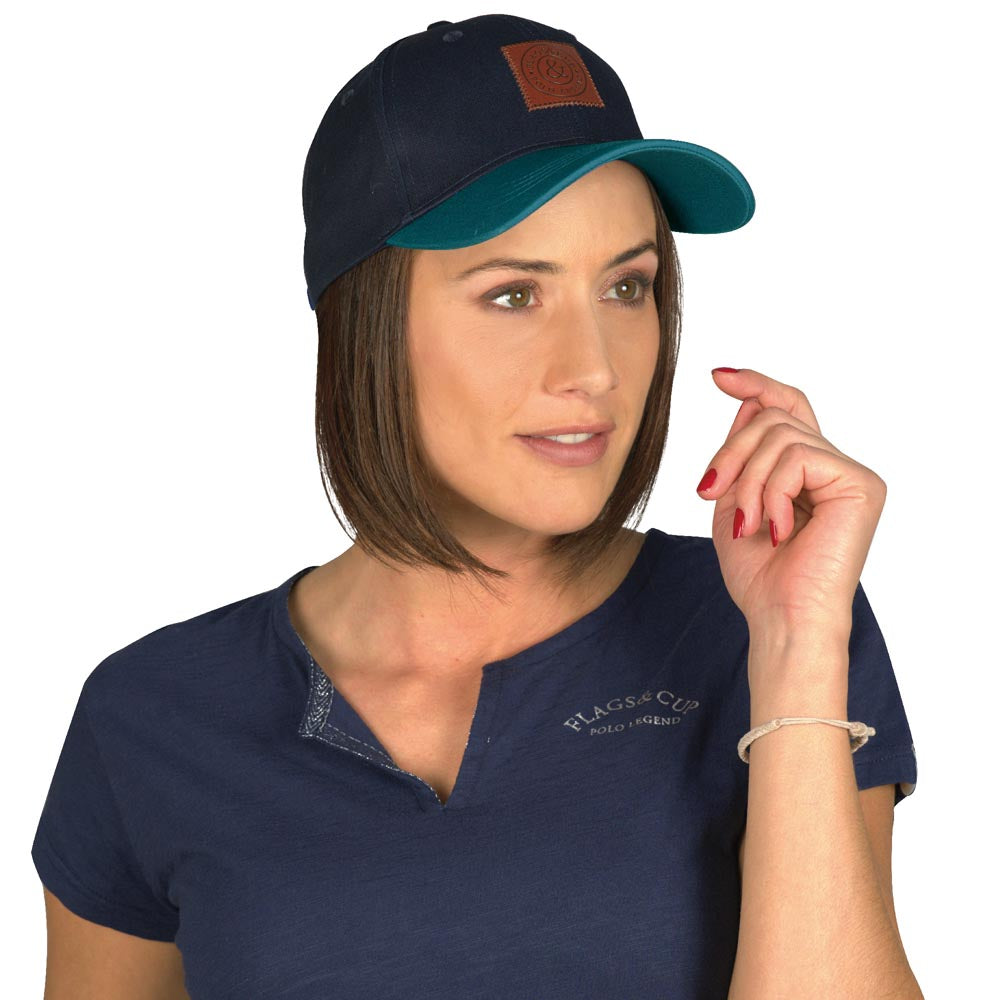 Casquette pour les cavalières Flags&Cup Coro émeraude portée