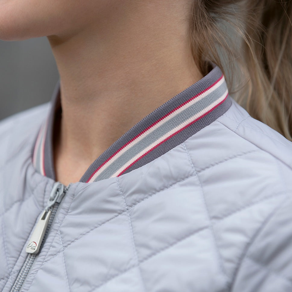 Blouson matelassé léger pour cavalières HKM Della Sera porté détail col