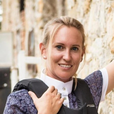 Gilet de protection pour cavalières Komperdell Frontzip porté