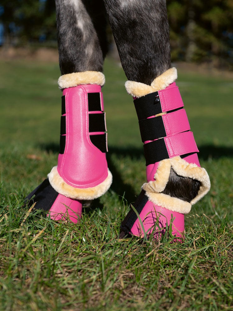 Cloches et guêtres de dressage doublées mouton synthétique pour poneys et chevaux HKM Comfort Premium fuchsia