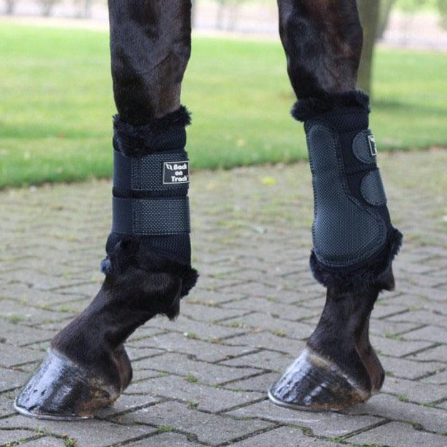 Guêtres de travail souples aux effets thermiques pour poneys et chevaux Back On Track 3D Mesh doublées de mouton synthétique portées