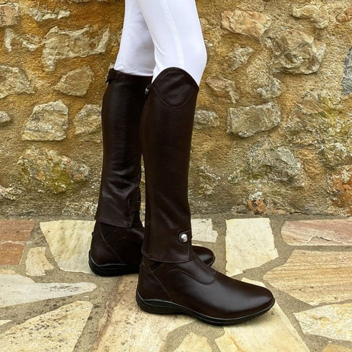 Ensemble mini-chaps et boots Privilège Equitation Nola marron porté