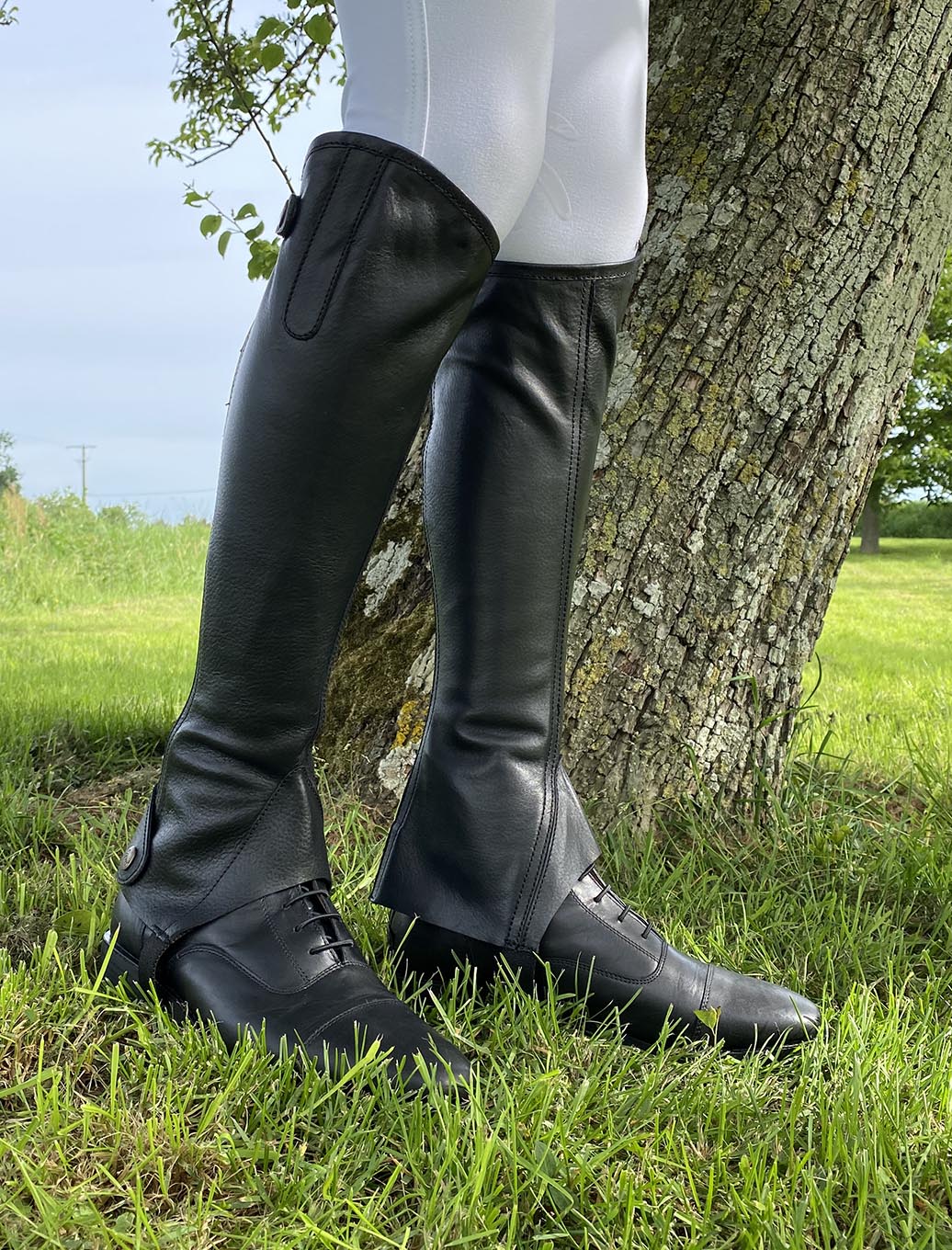 Mini-chaps Privilège Equitation Gotha noires portées avec les boots Verona