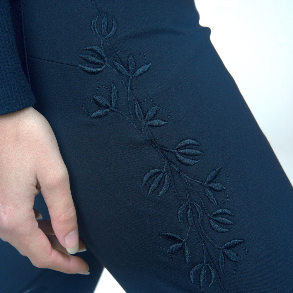 Pantalon d'équitation avec basanes en silicone pour cavalières Flags&Cup marine détail broderie cuisse