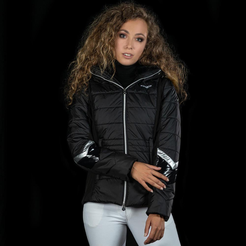 Parka technique à capuche avec fourrure synthétique pour cavalière Flags&Cup Norola noire portée