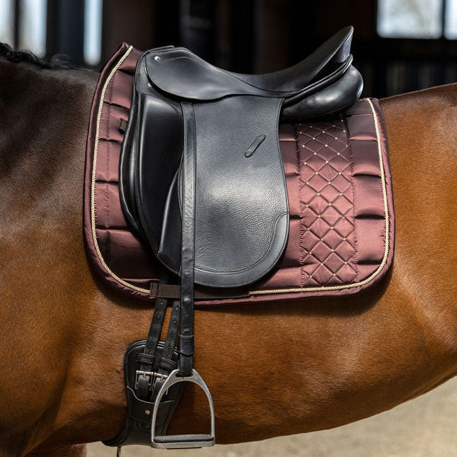 Tapis de selle pour poneys et chevaux modèle CSO ou dressage HKM Basil marron