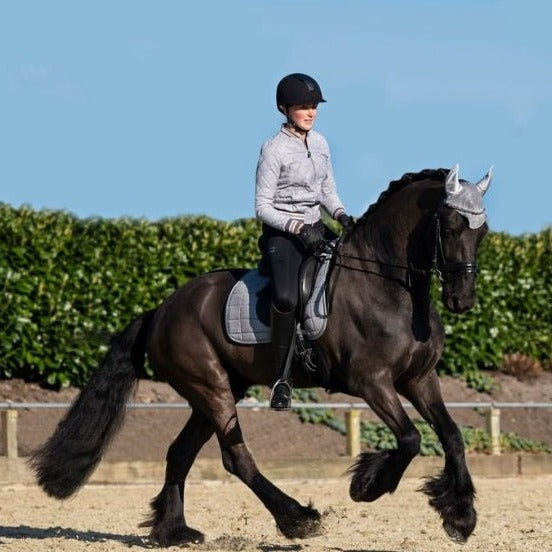 Tapis de selle pour poneys et chevaux HKM Glitter Mesh gris clair