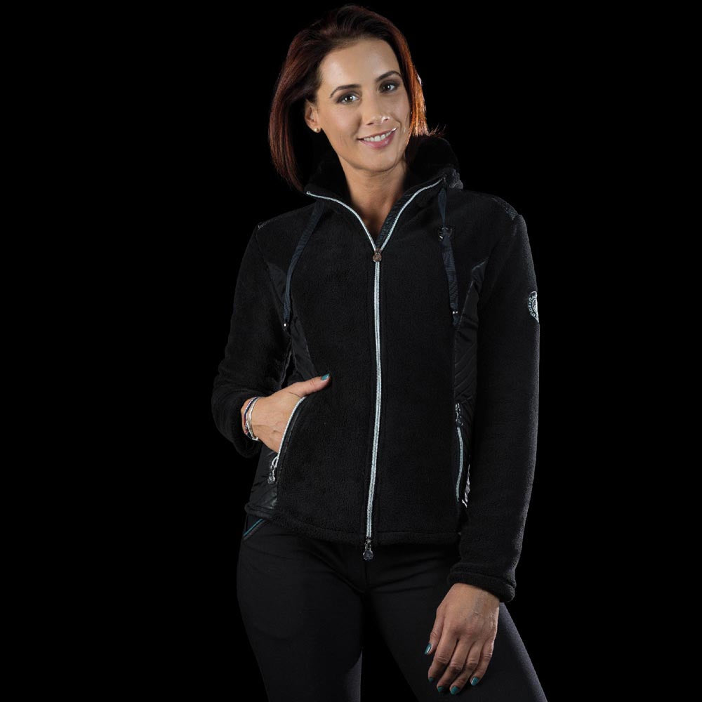 Veste polaire chaude et féminine pour les cavalières Flags&Cup Satula noire portée