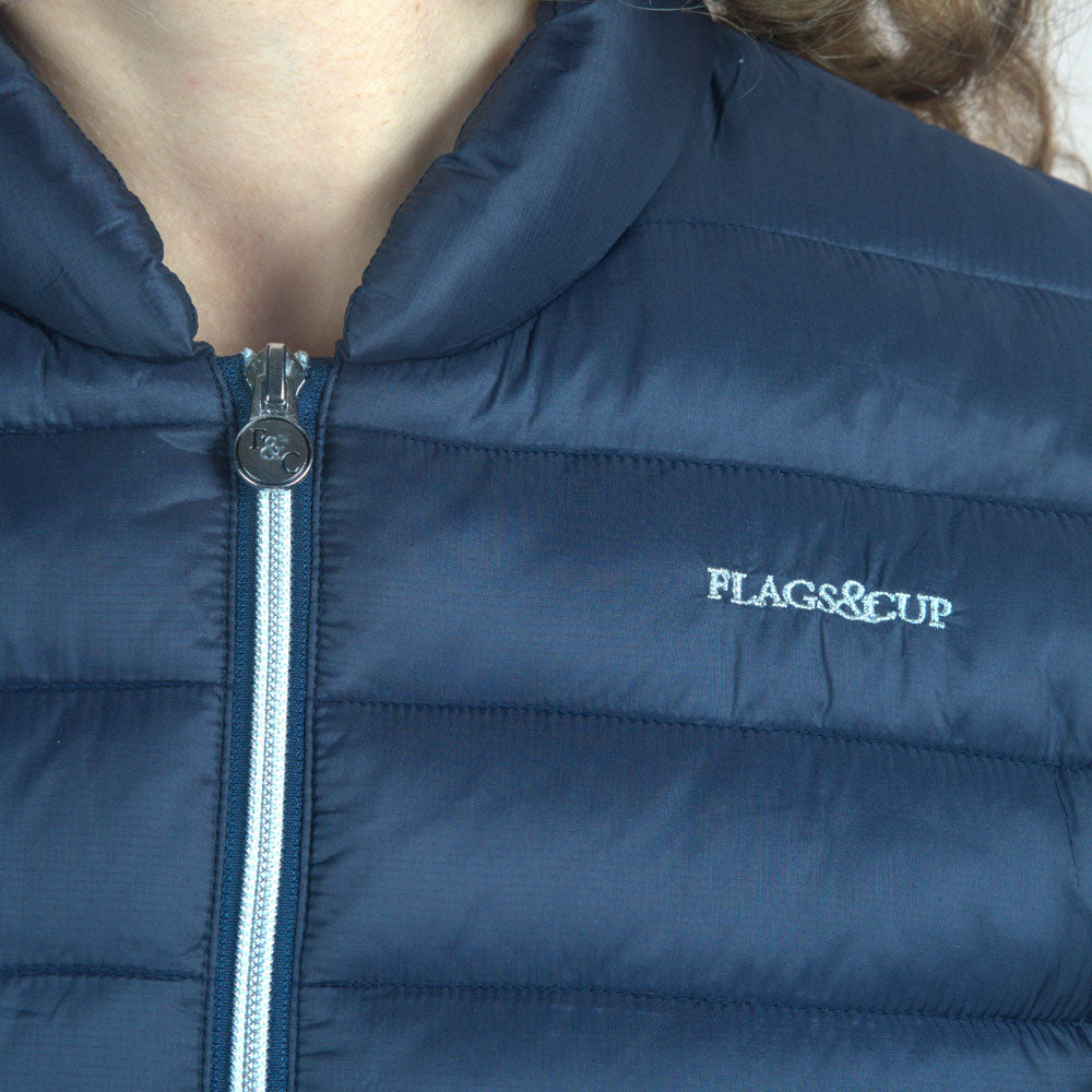 Veste matelassée légère pour cavalières Flags&Cup Galena marine détail broderie poitrine