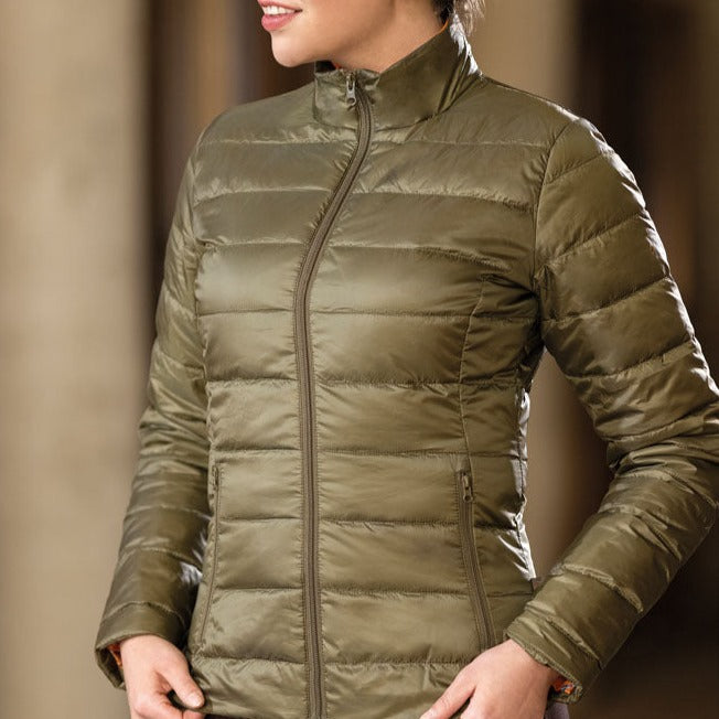 Veste matelassée légère pour femmes du XXS au XL HKM Allure kaki portée