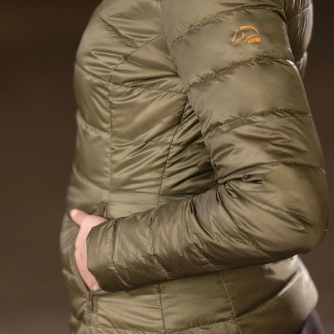 Veste matelassée légère pour femmes du XXS au XL HKM Allure kaki portée