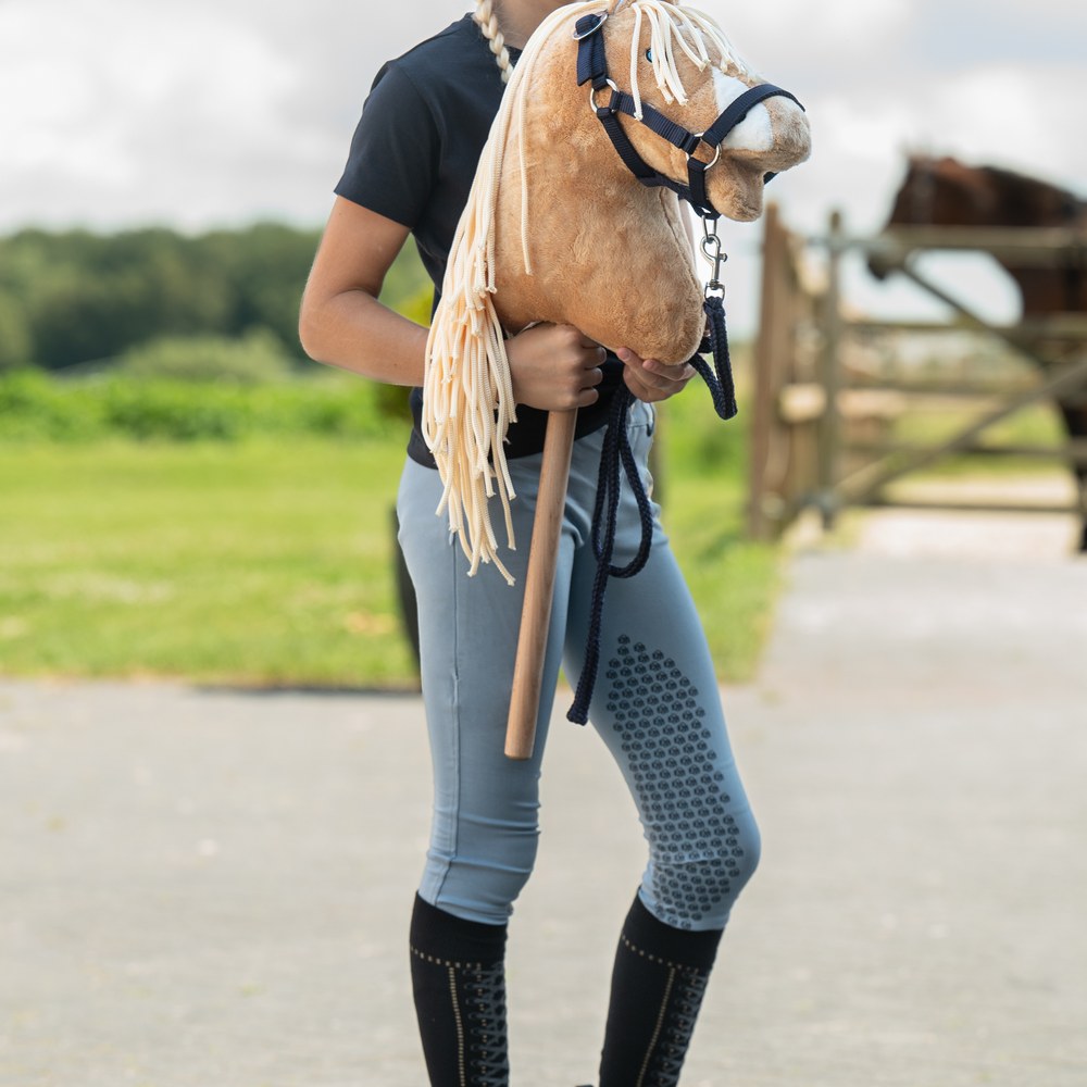 Licol et longe Hobby Horsing Basic HKM en situation