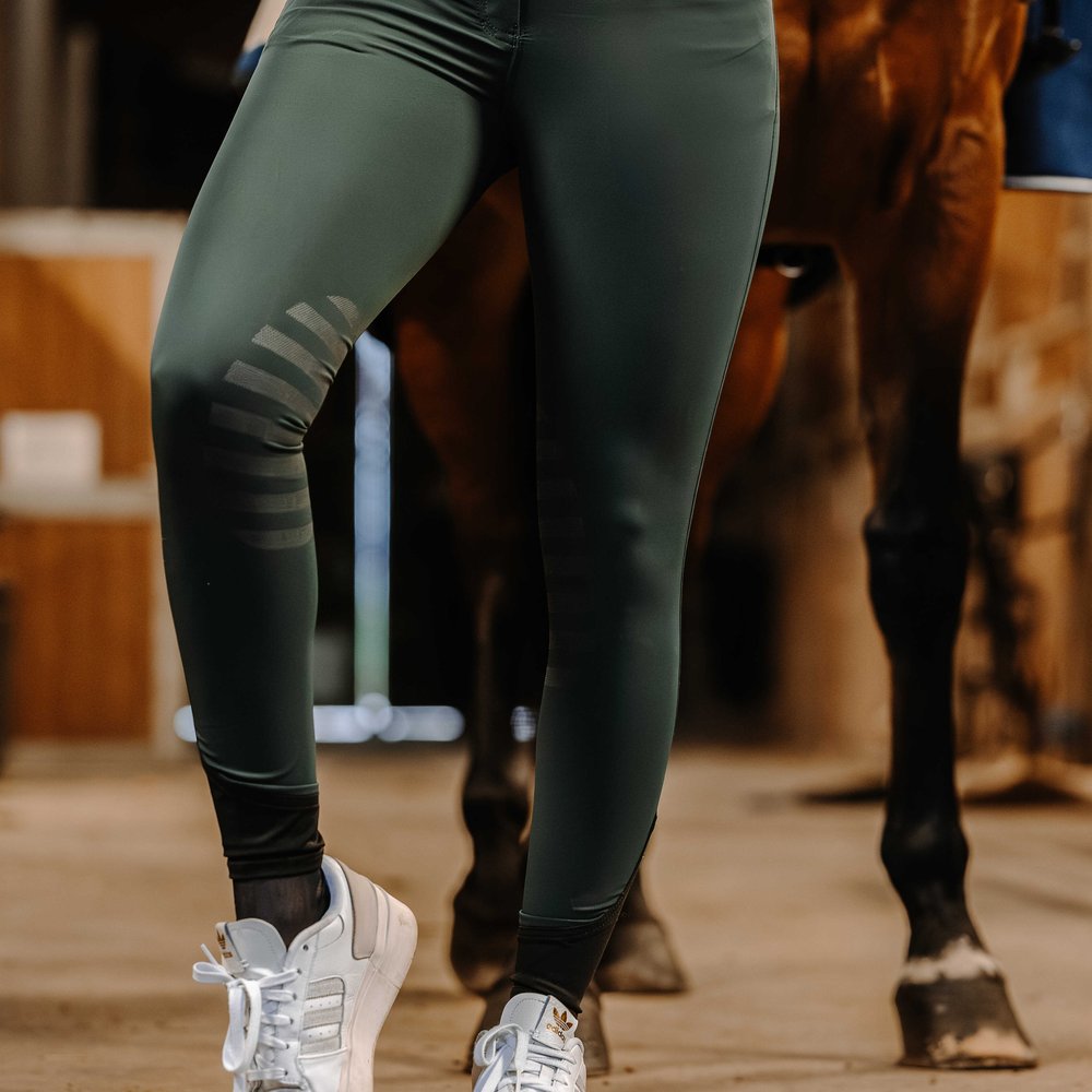 Pantalon Equithème - Safir Vert forêt porté