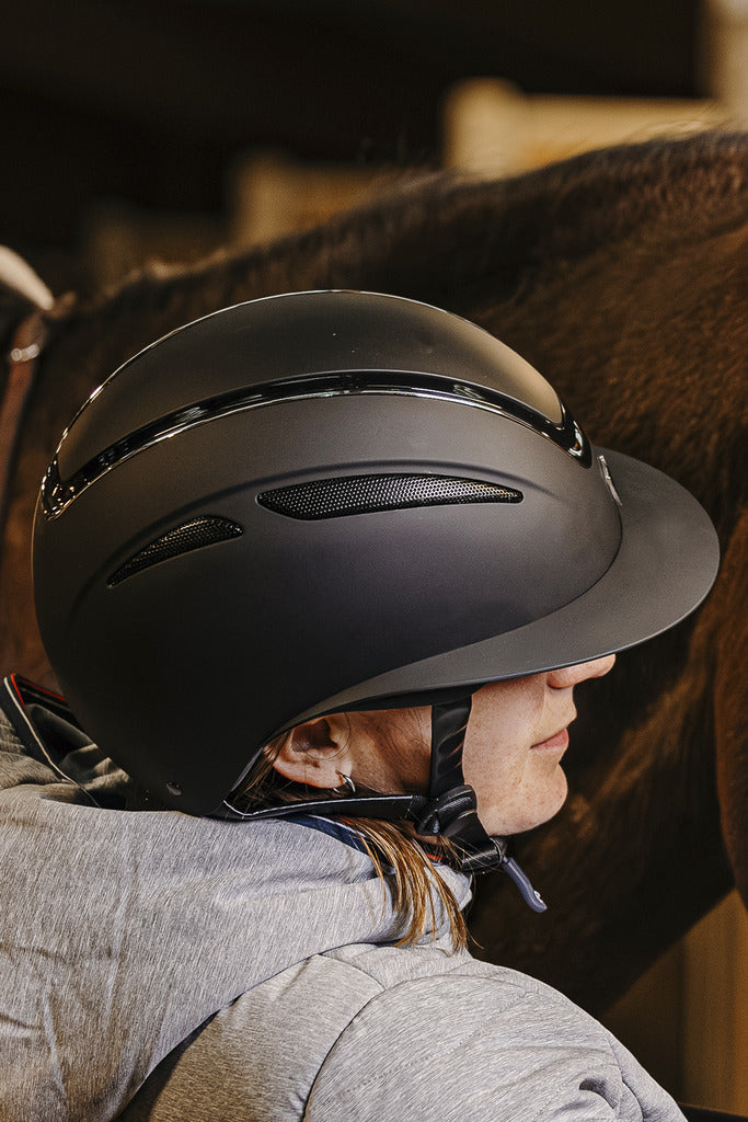 Casque EQUITHEME "AGRIS", visière large noir argenté