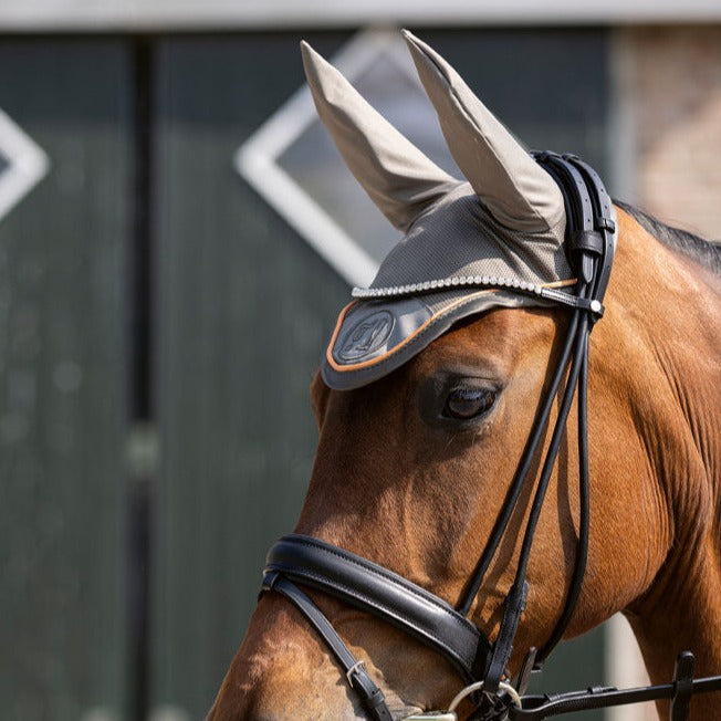 Bonnet anti-mouches pour poneys et chevaux HKM  Active olive porté