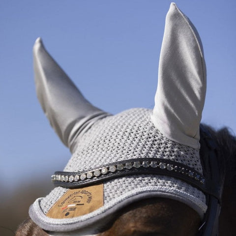 Bonnet anti-mouches pour poneys et chevaux HKM Natura gris porté