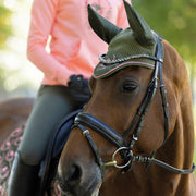Bonnet anti-mouches pour poneys et chevaux HKM Classi Polo Kaki porté