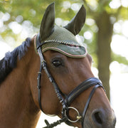 Bonnet anti-mouches pour poneys et chevaux HKM Classi Polo Kaki porté