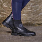 Boots d'équitation en cuir pour cavalières Equithème Zip Cuir noires portées