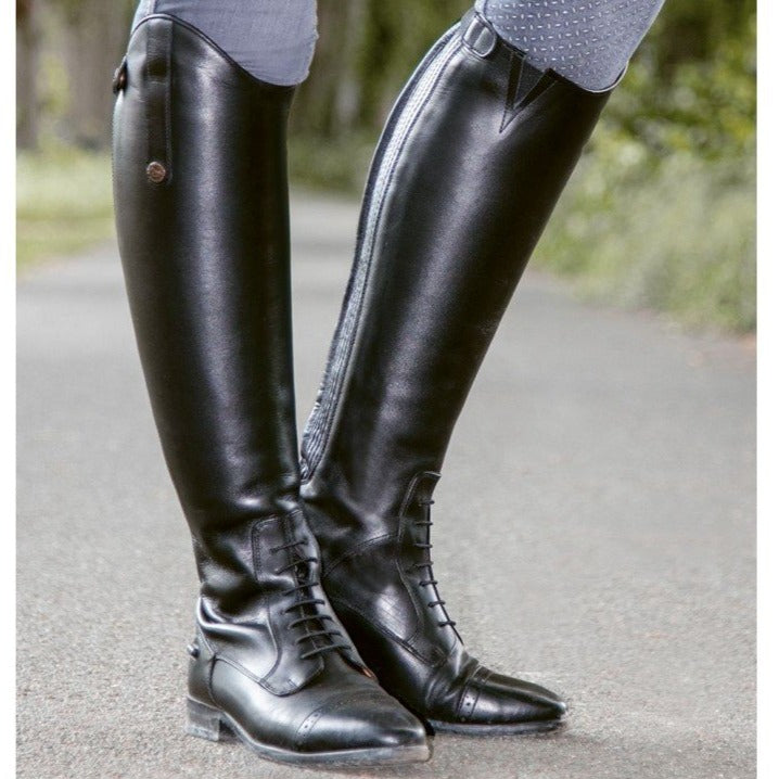 Bottes d'équitation en cuir lisse HKM Valencia noires portées