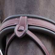 Bridon avec muserolle pull back pour poneys et chevaux Flags and Cup Madrid marron porté détail