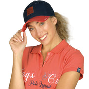 Casquette pour les cavalières Flags&Cup Coro corail portée