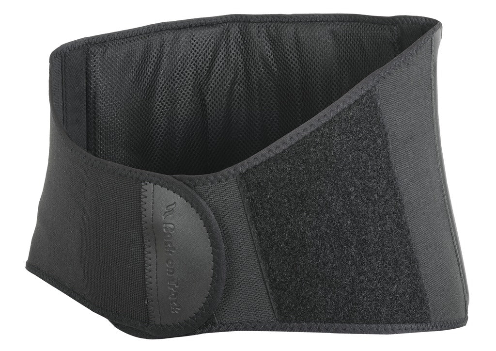 Ceinture lombaire aux effets thermiques agissant pour soulager les douleurs du bas du dos Back On Track portée