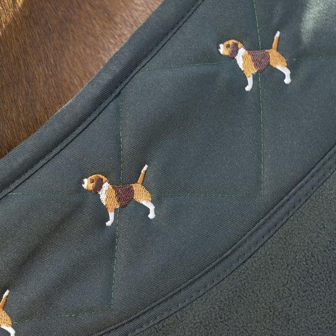 Chemise séchante polaire pour poneys et chevaux HKM Beagle verte portée détail