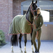 Chemise séchante polaire pour poneys et chevaux HKM Equestrian verte portée