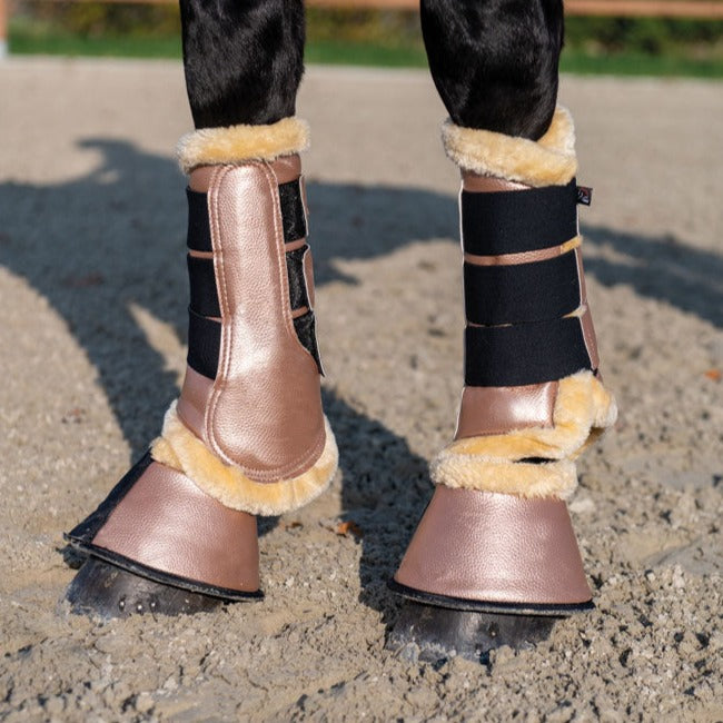 Cloches et guêtres de dressage doublées mouton synthétique pour poneys et chevaux HKM Comfort Premium rosegold