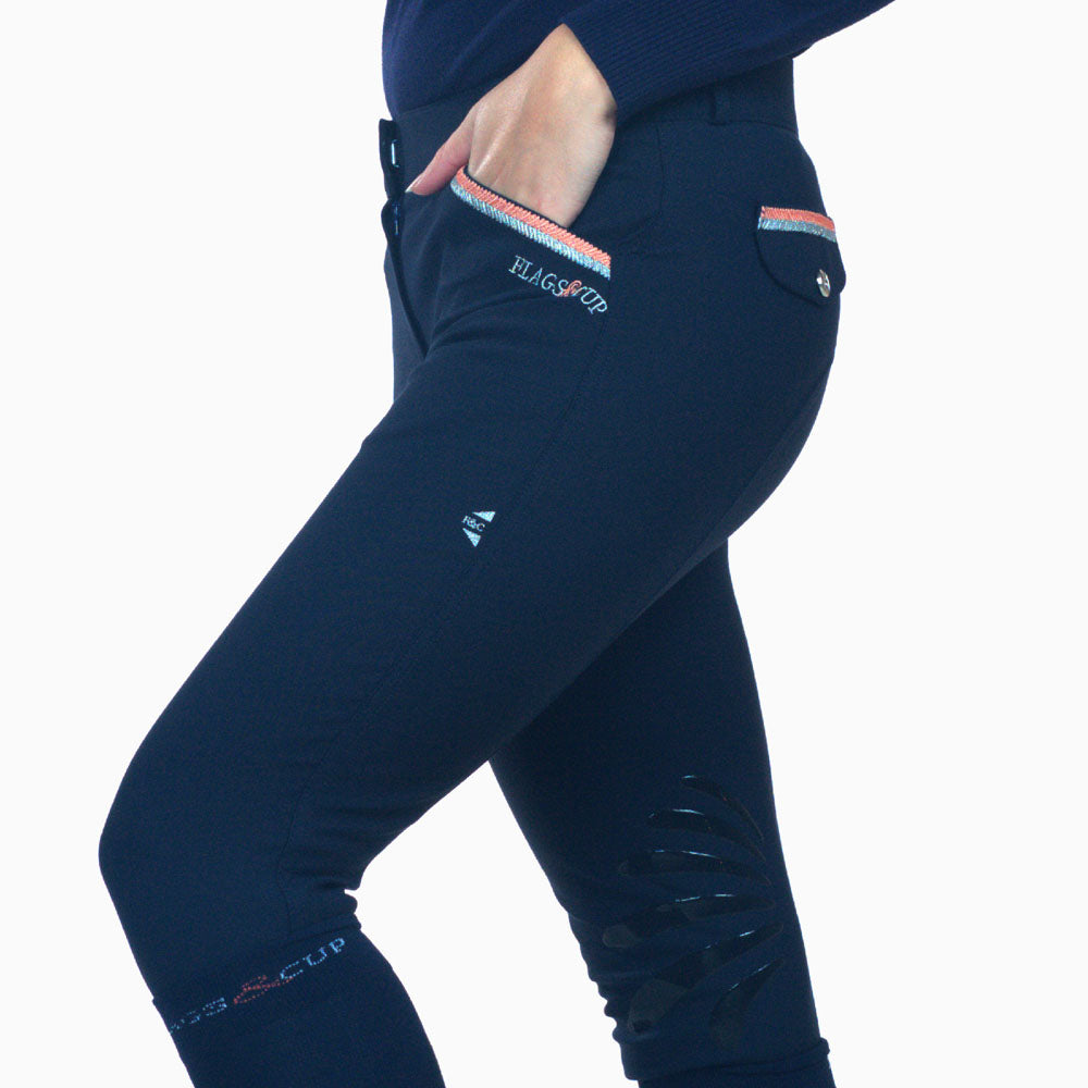 Pantalon d'équitation avec basanes grip pour cavalières Flags&Cup Varena marine porté