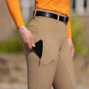 Pantalon d'équitation pour cavalières du 34 au 46 HKM Lyon full grip taille haute beige détail poche de téléphone zippée