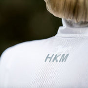 Détail tissu mesh sur l'arrière du polo de concours pour cavalière HKM Mesh blanc