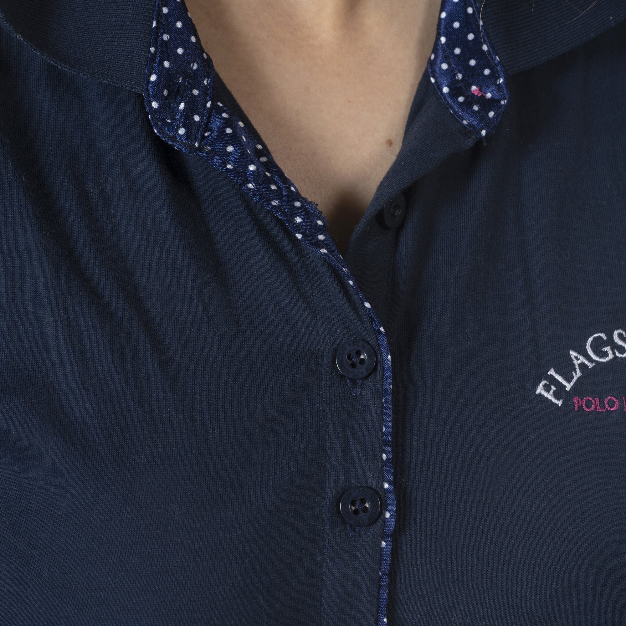 Polo pour femmes du XXS au XXL Flags and Cup Catamarca marine détail col