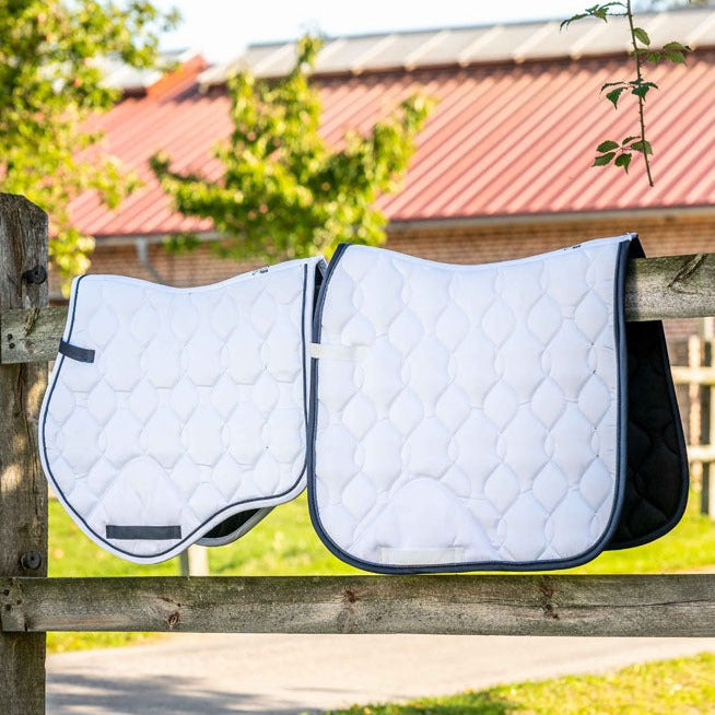 Tapis de selle pour poneys et chevaux modèle CSO ou dressage HKM Competition