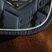 Tapis de selle pour poneys et chevaux Equithème French Touch CSO ou dressage detail