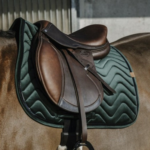 Tapis de selle en velours léger pour poneys et chevaux Equithème glossy vert sapin