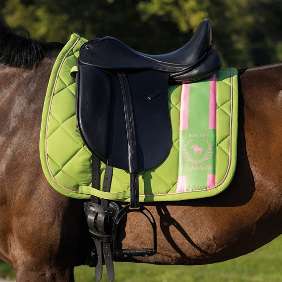 Tapis de selle pour poneys et chevaux modèle dressage ou CSO HKM Classic Polo vert pomme porté