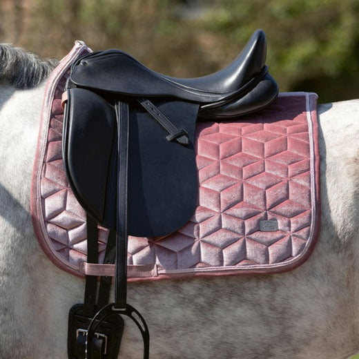 Tapis de selle pour poneys et chevaux CSO ou dressage HKM Mellow Velvet rose